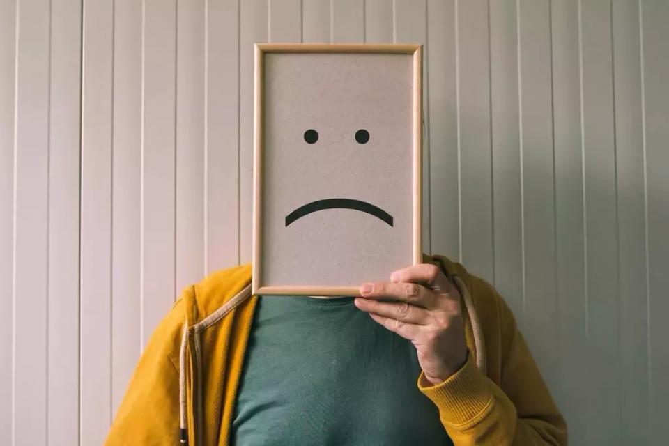 如何区分"抑郁症"和"抑郁情绪"?8种表现的人正在危险边缘